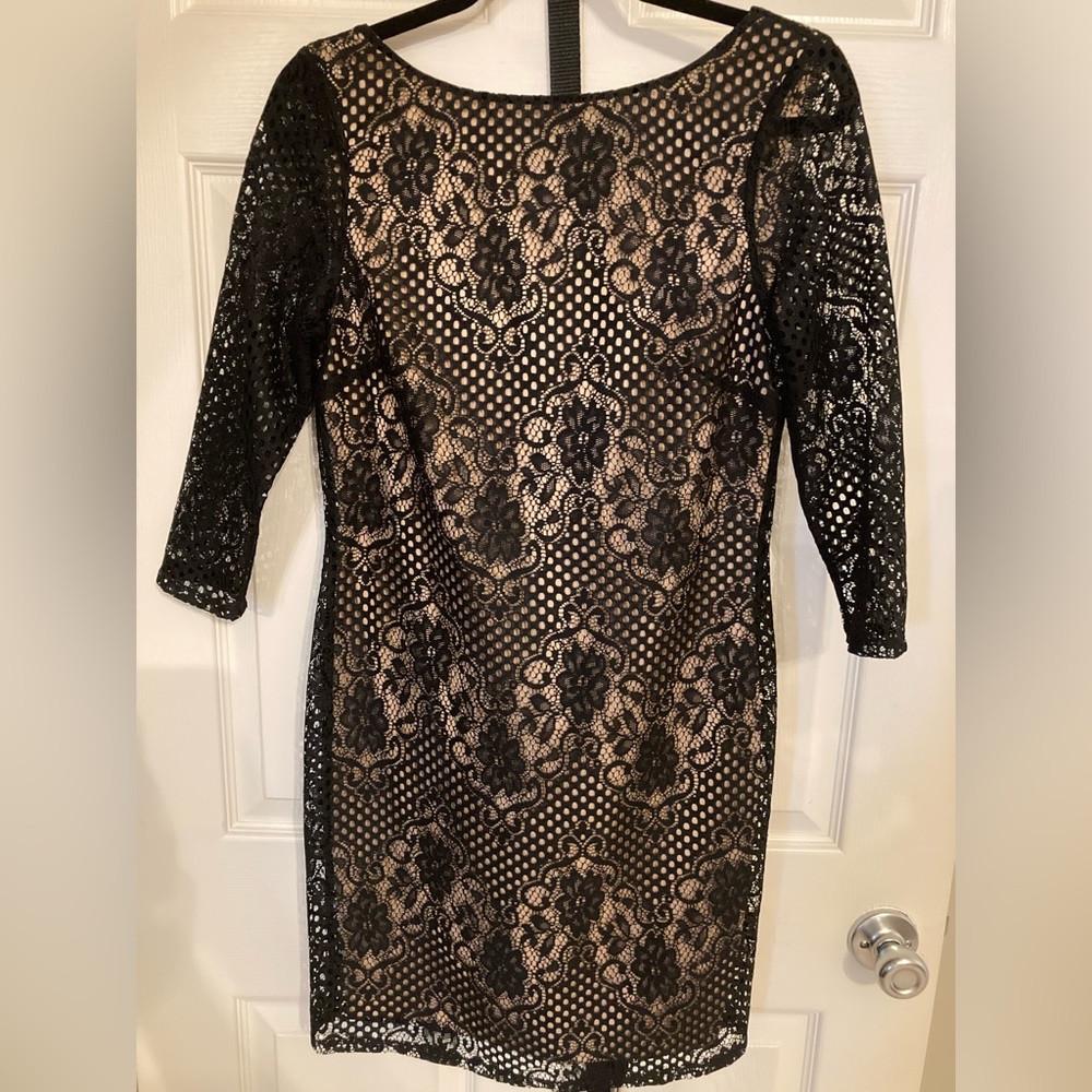 Cute and elegant lace dress directly from TOPSHOP LAS VEGAS-Size US 8!-New!💁‍♀️